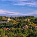 Landschaftsbild mit den romanischen Burganlagen Rudelsburg und Burg Saaleck im Ortsteil Saaleck bei Bad Kösendelsburg und Burg Saaleck im Ortsteil Saaleck bei Bad Kösen ©shutterstock