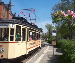 Menu: Trauungen in der historischen Naumburger Straßenbahn